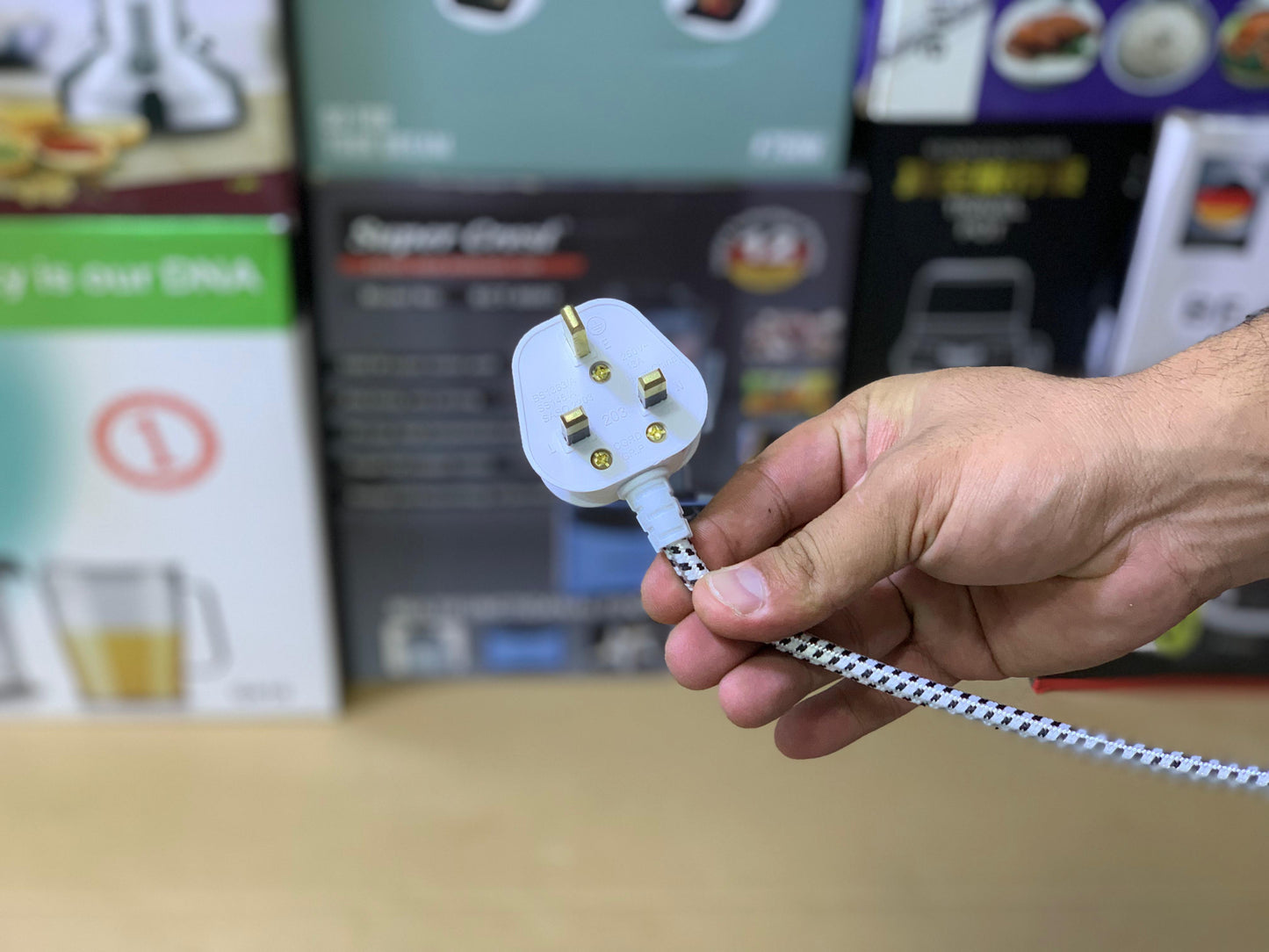 Geepas Brand Dry Iron 1200 watt and Ceramic Nonstick plates | Model : 2780