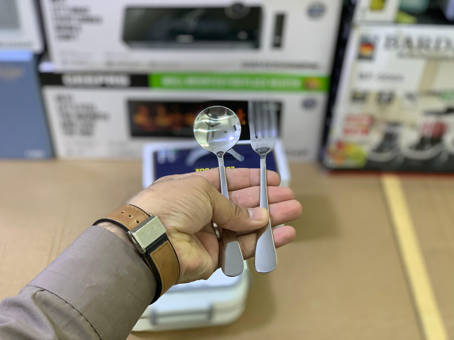 Electric 3 Grid Plate Lunch box 1.5L and 40 watt 2in1 with Stainless Steel Spoonl