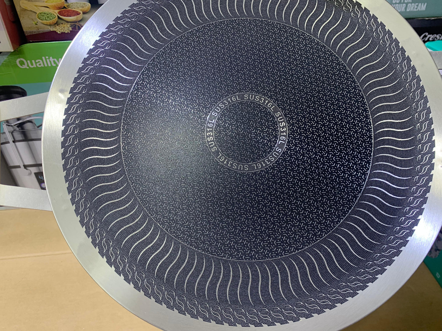 Laser Coating tawa with wooden handles