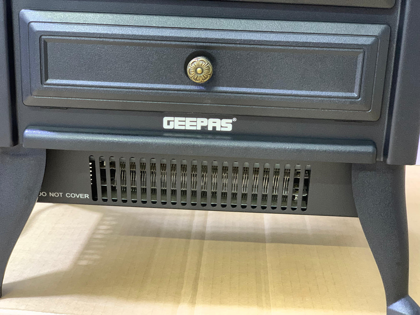 Geepas brand 3D electric artificial flame heater 1800 watt Model: 28584