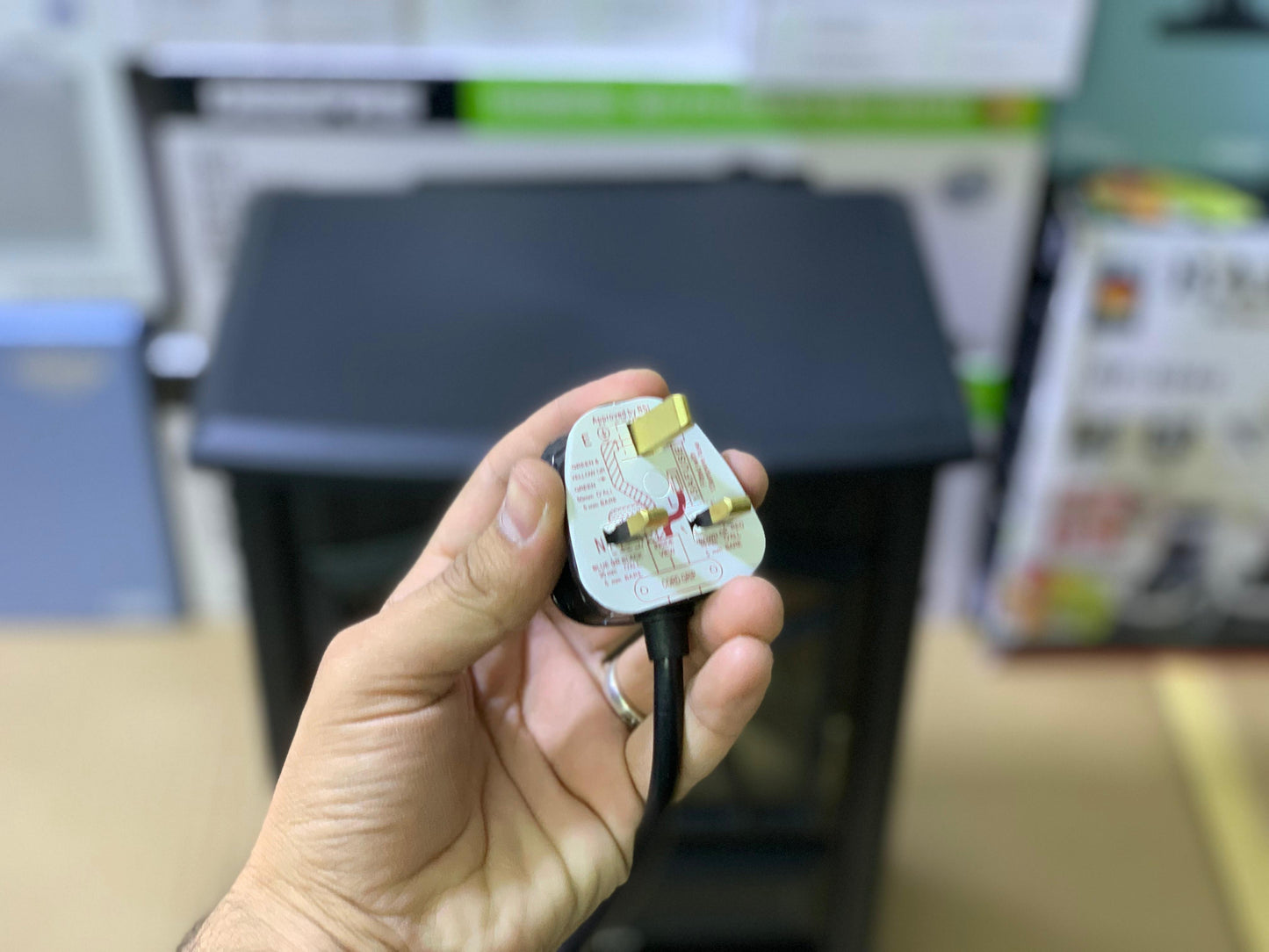 Geepas brand 3D electric artificial flame heater 1800 watt Model: 28584