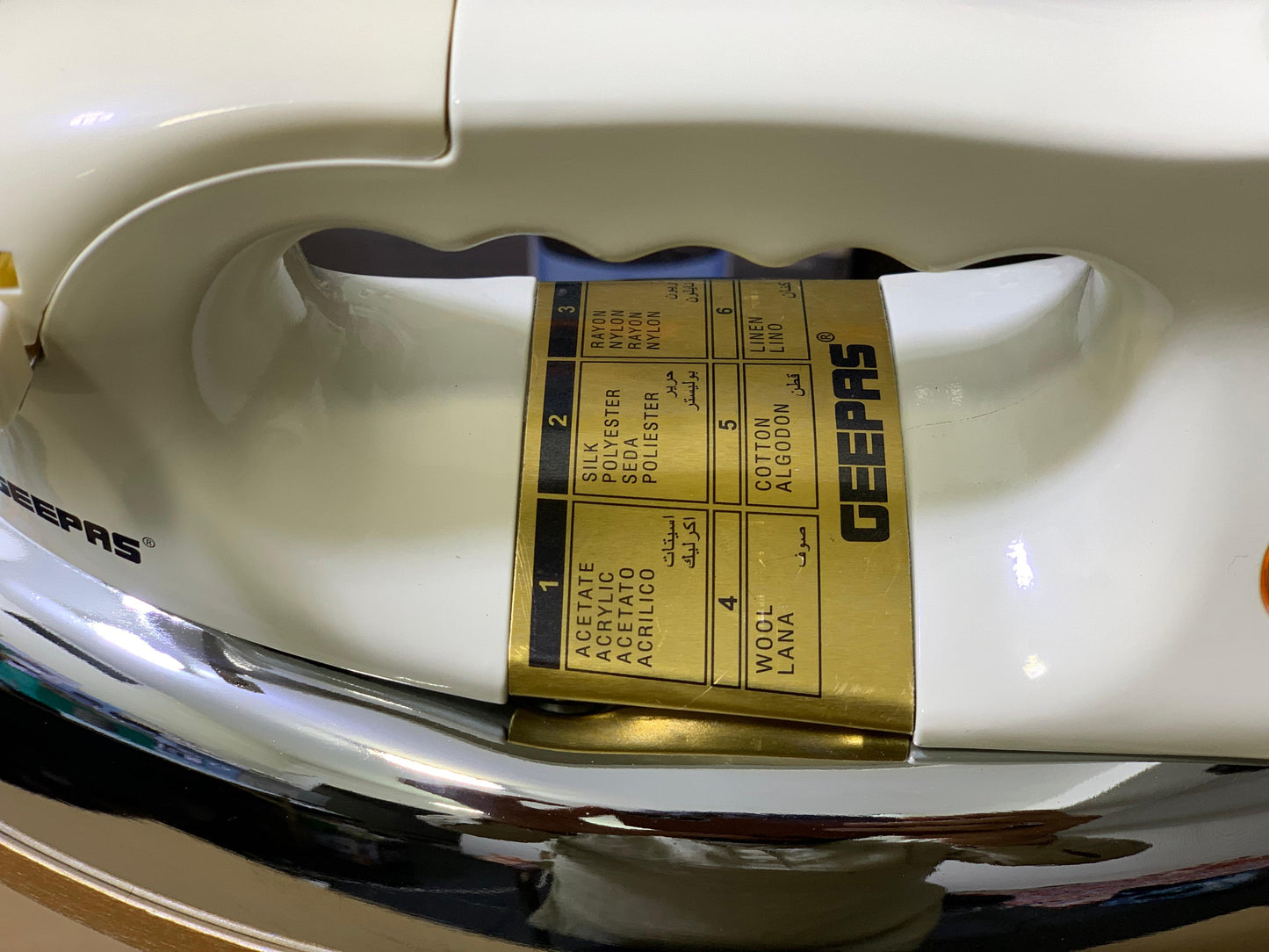 Geepas Brand Dry Iron 1200 watt and Ceramic Nonstick plates | Model : 2780