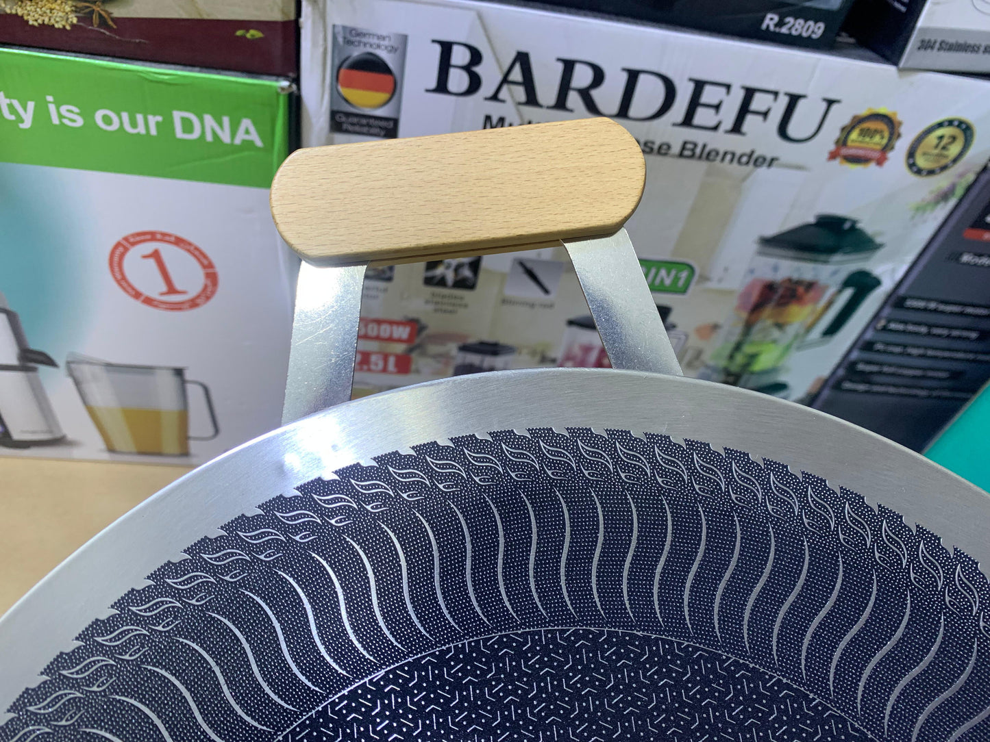 Laser Coating tawa with wooden handles