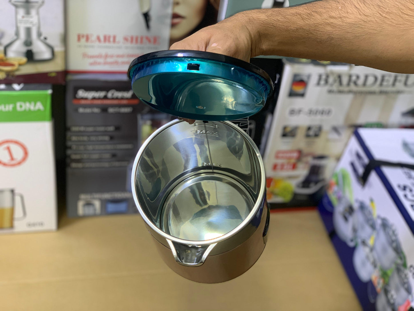 Plus Philips 2.0 Liters High Quality Electric Automatic Kettle with most advanced technology and material