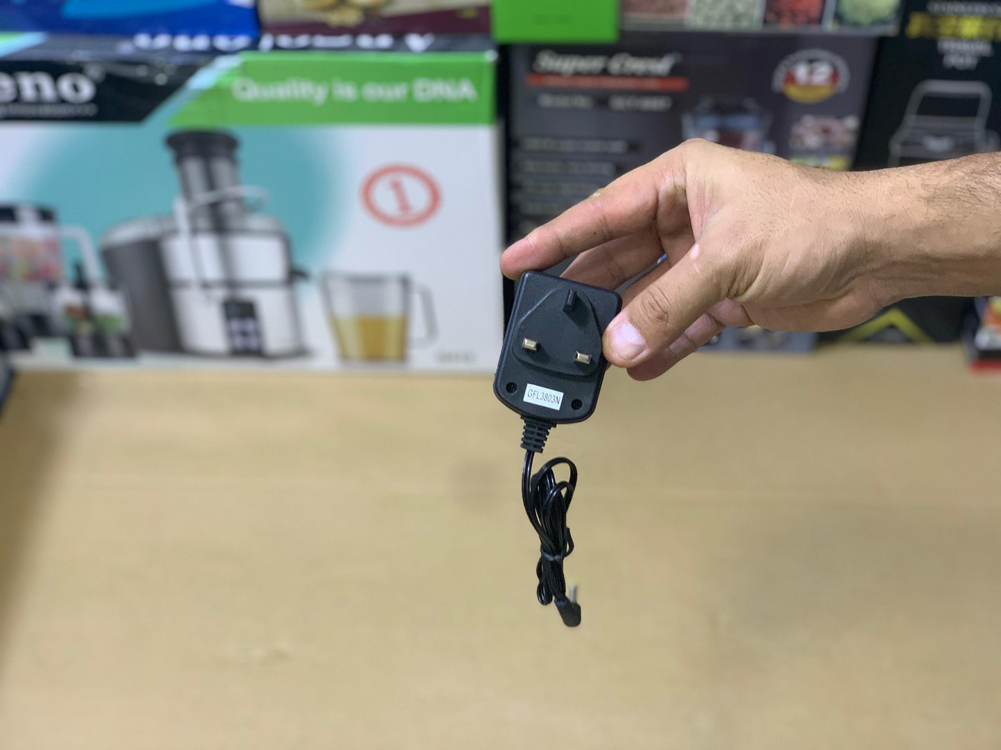 Rechargeable Geepas Handheld Flashlight 4 Hours Backup Aluminum Body and Li-ion 2*18650 3.7v Battery 5000mAh