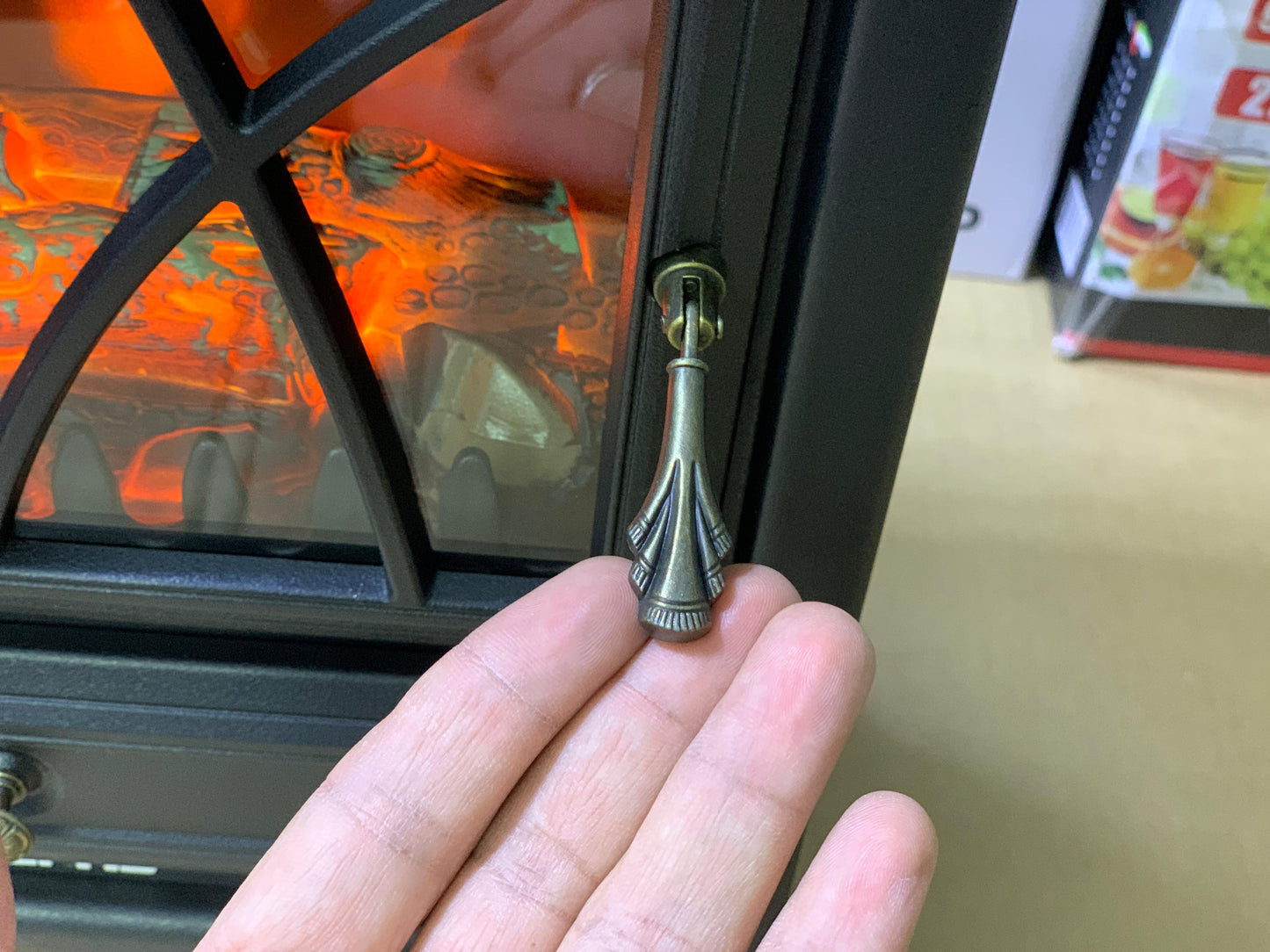 Geepas brand 3D electric artificial flame heater 1800 watt Model: 28584