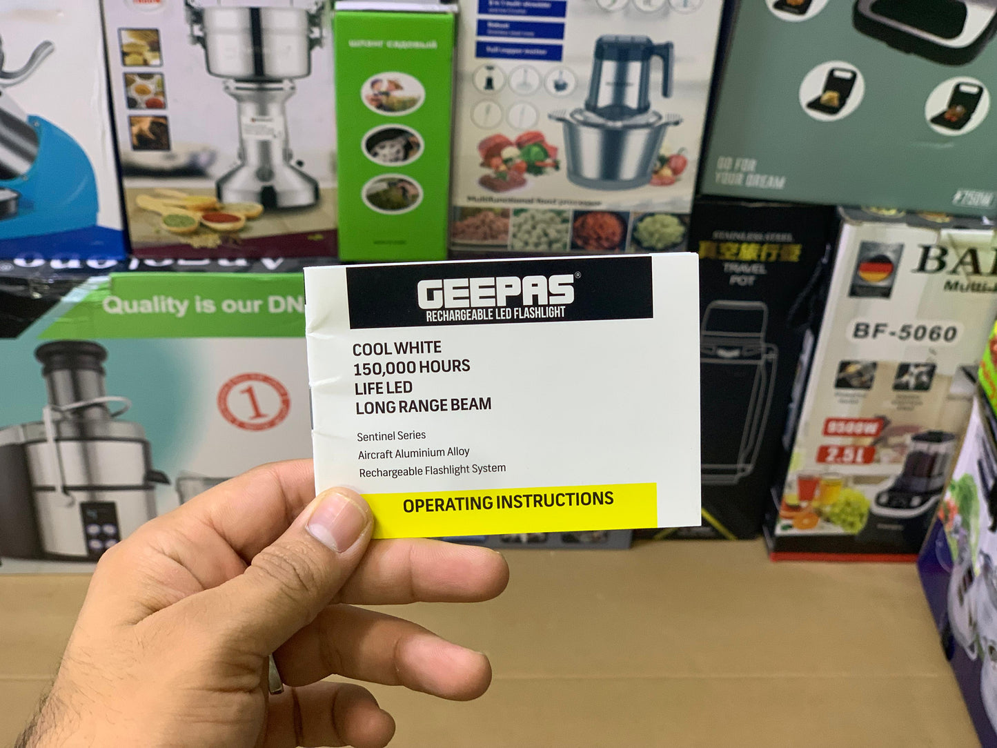 Rechargeable Geepas Handheld Flashlight 4 Hours Backup Aluminum Body and Li-ion 2*18650 3.7v Battery 5000mAh